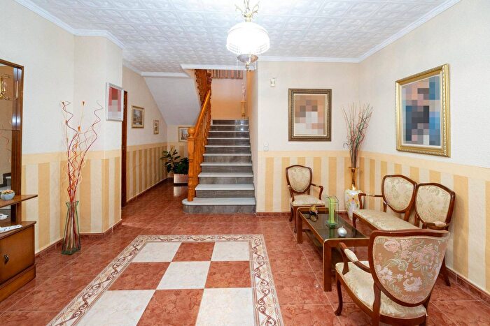 Casas en venta y pisos alquiler - 3