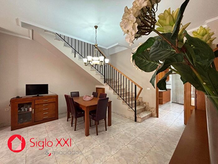 Casas en venta y pisos alquiler - 1
