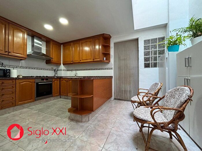 Casas en venta y pisos alquiler - 3