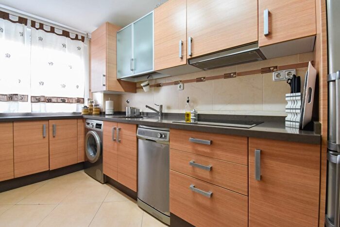 Casas en venta y pisos alquiler - 2
