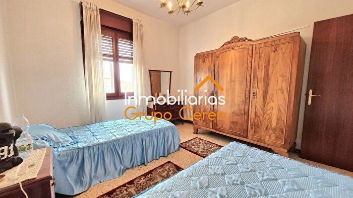 Casas en venta y pisos alquiler - 1