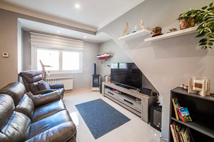 Casas en venta y pisos alquiler - 2