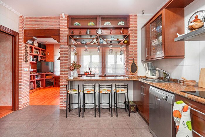 Casas en venta y pisos alquiler - 3