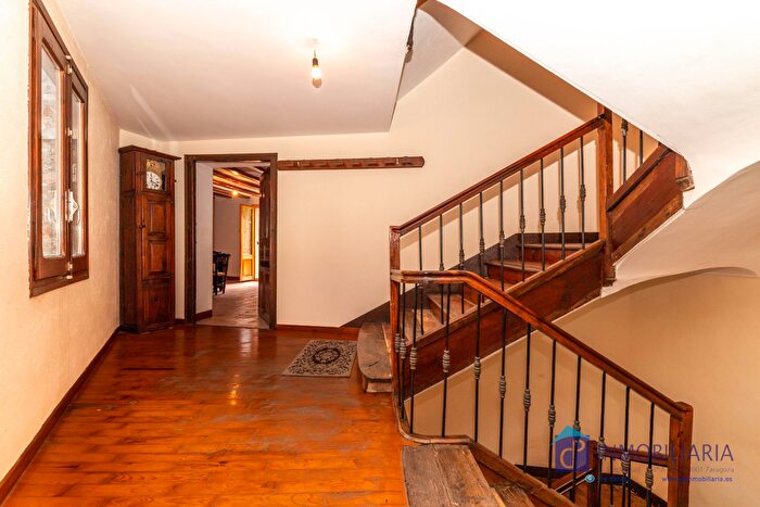 Casas en venta y pisos alquiler - 3