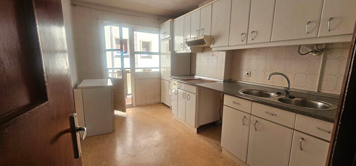 Casas en venta y pisos alquiler - 3