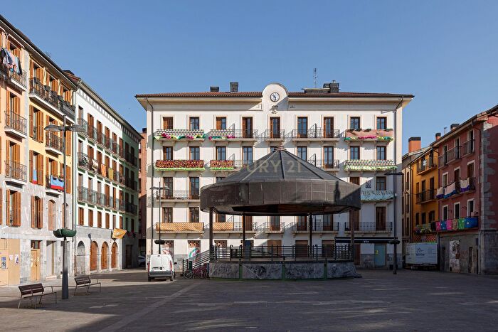 Casas en venta y pisos alquiler - 1