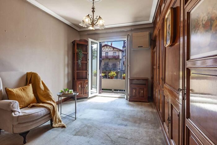 Casas en venta y pisos alquiler - 1