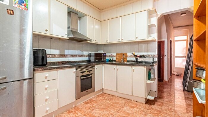 Casas en venta y pisos alquiler - 1