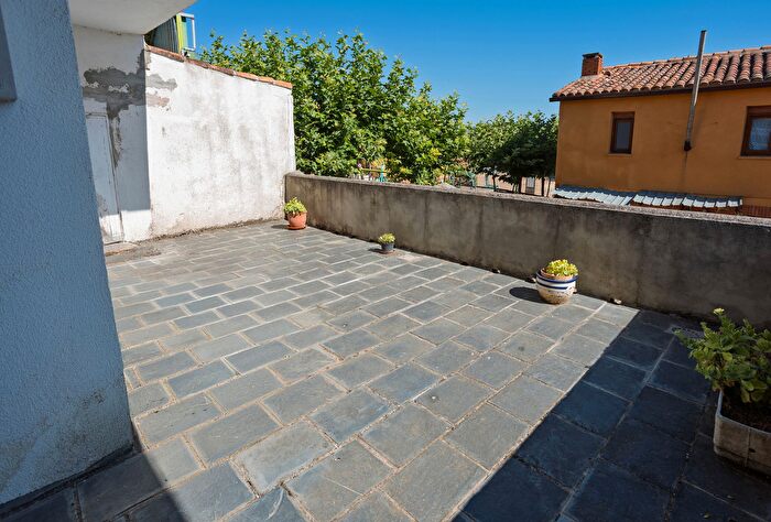 Casas en venta y pisos alquiler - 3