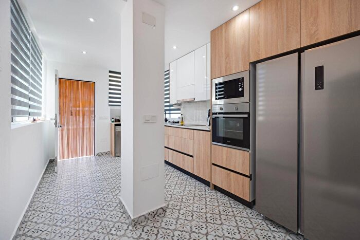 Casas en venta y pisos alquiler - 3