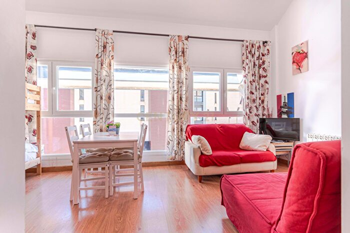 Casas en venta y pisos alquiler - 3