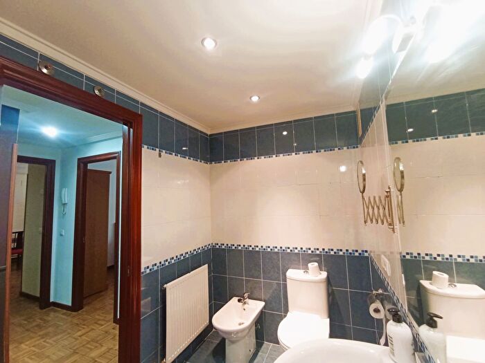 Casas en venta y pisos alquiler - 3