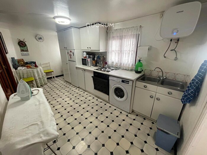 Casas en venta y pisos alquiler - 2