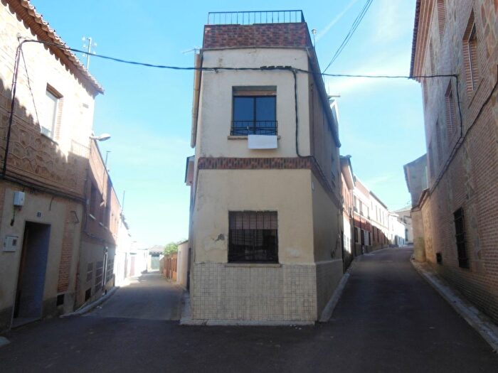 Casa en venta en Los Navalmorales, Toledo de 3 habitaciones