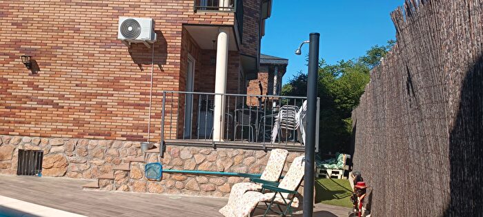 Casas en venta y pisos alquiler - 3