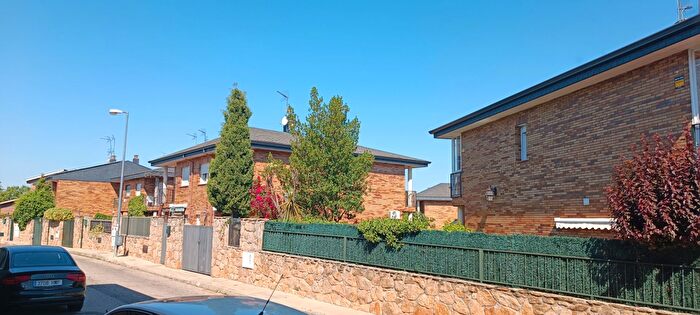 Casas en venta y pisos alquiler - 1