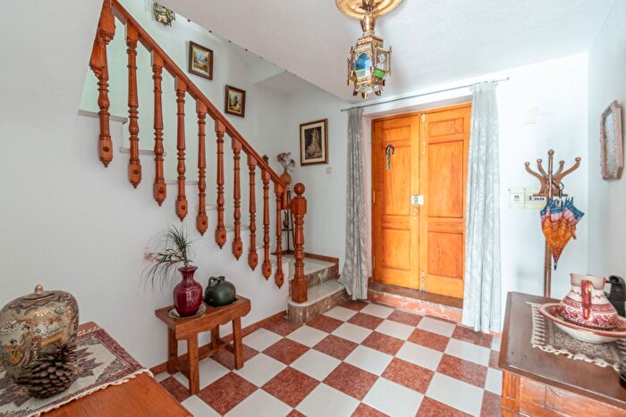 Casas en venta y pisos alquiler - 3