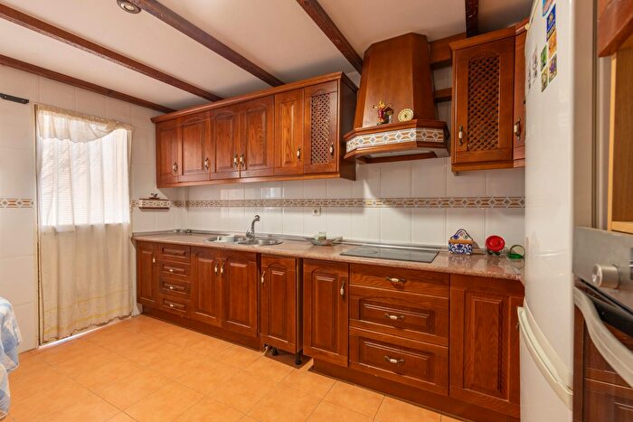 Casas en venta y pisos alquiler - 3