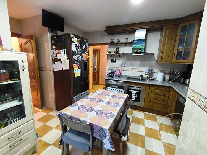 Casas en venta y pisos alquiler - 2