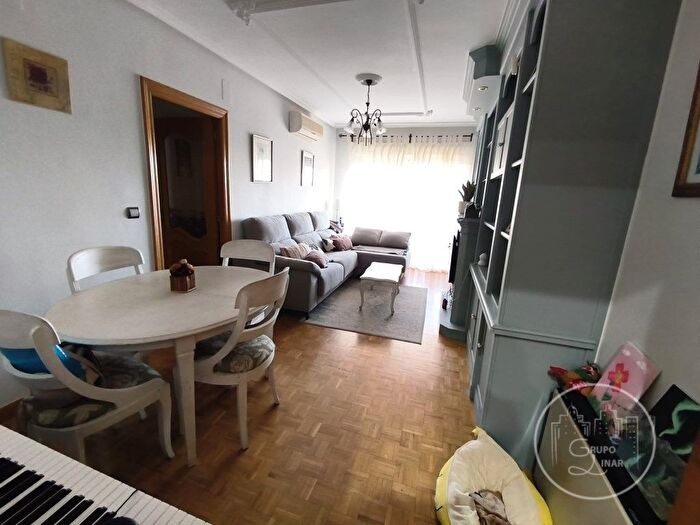 Casas en venta y pisos alquiler - 1