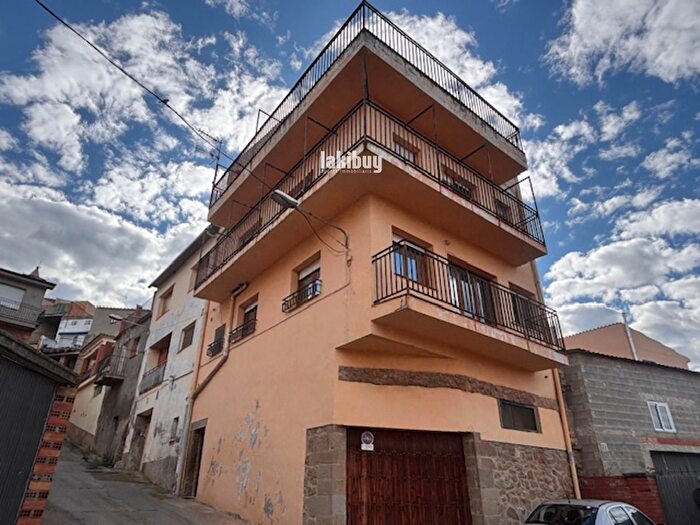 Casas en venta y pisos alquiler - 1