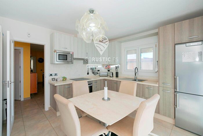 Casas en venta y pisos alquiler - 3