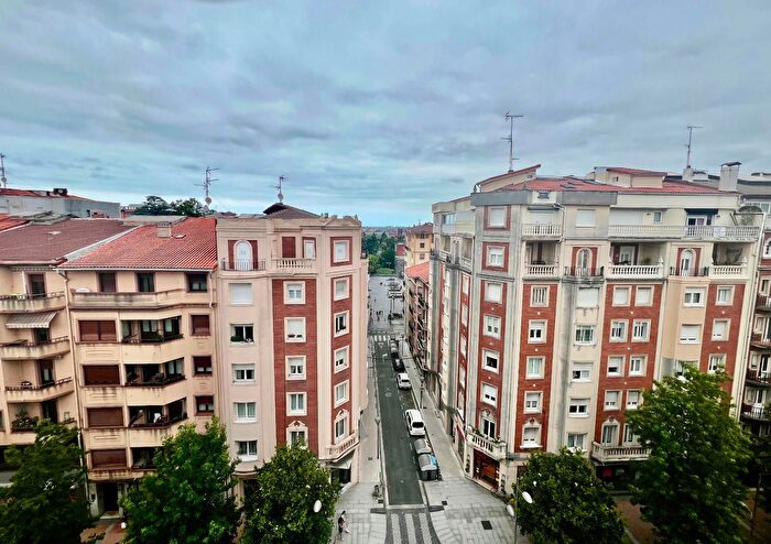 Casas en venta y pisos alquiler - 3