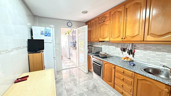 Casas en venta y pisos alquiler - 3
