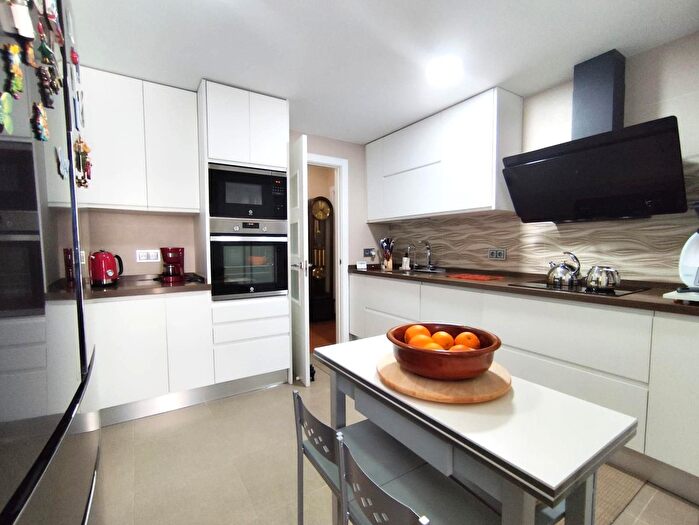 Casas en venta y pisos alquiler - 3