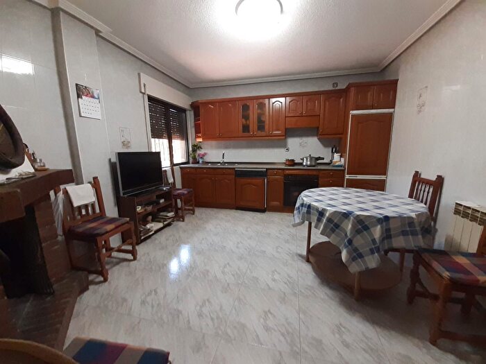 Casas en venta y pisos alquiler - 1