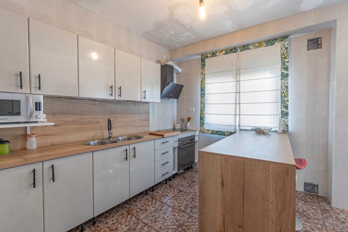 Casas en venta y pisos alquiler - 2