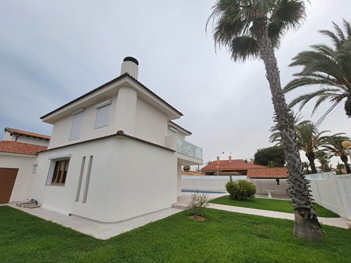 Casa en venta en Orihuela Costa, Cabo Roig de 3 habitaciones