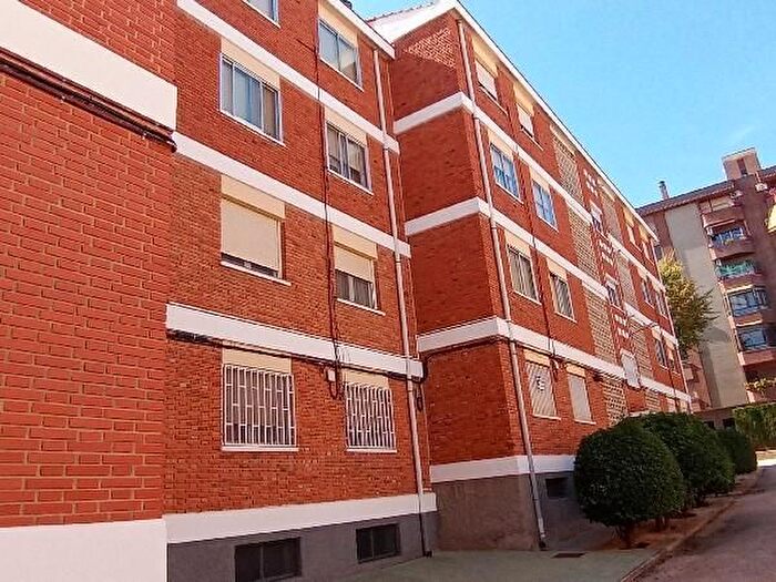 Casas en venta y pisos alquiler - 2