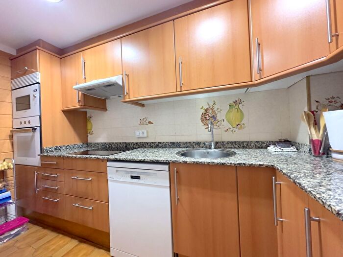Casas en venta y pisos alquiler - 3