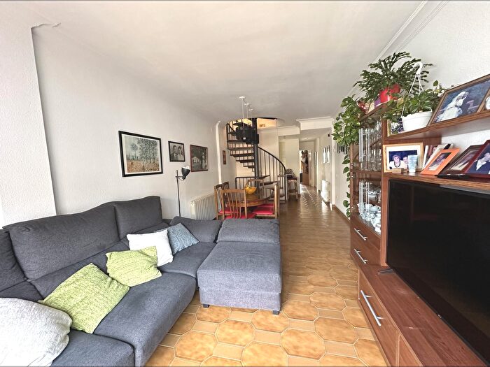 Casas en venta y pisos alquiler - 1