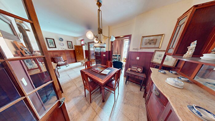 Casas en venta y pisos alquiler - 3