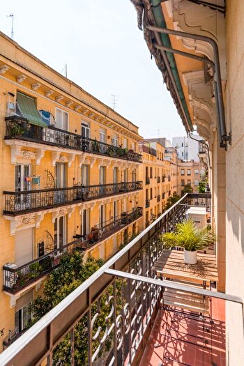 Casas en venta y pisos alquiler - 1
