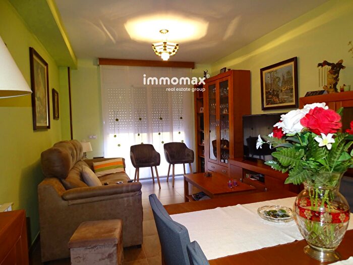 Casas en venta y pisos alquiler - 3