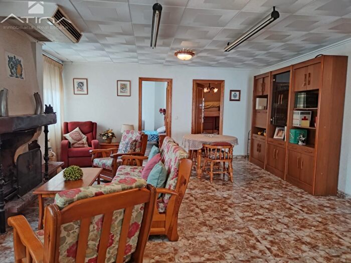 Casas en venta y pisos alquiler - 3