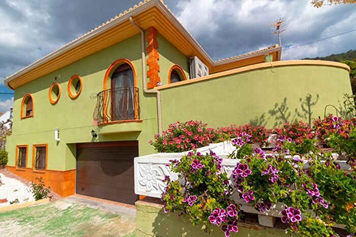 Casa en venta en Ráfol de Salem, Valencia de 3 habitaciones