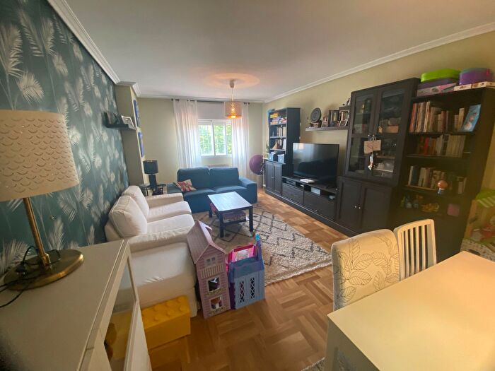 Casas en venta y pisos alquiler - 3
