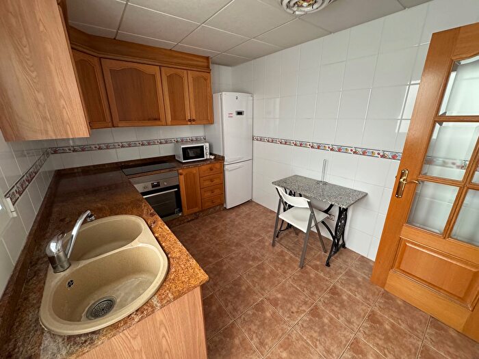 Casas en venta y pisos alquiler - 3