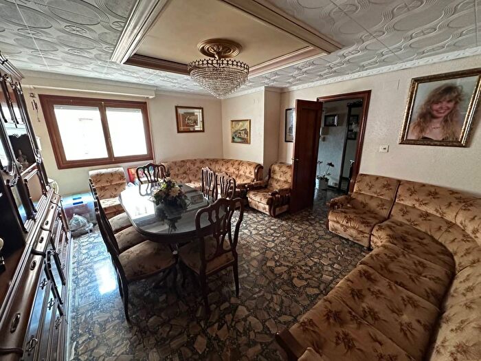 Casas en venta y pisos alquiler - 3