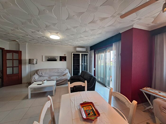 Casas en venta y pisos alquiler - 3