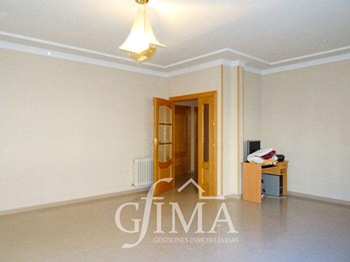 Casas en venta y pisos alquiler - 3