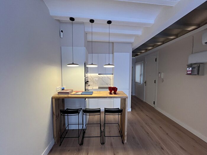 Casas en venta y pisos alquiler - 3