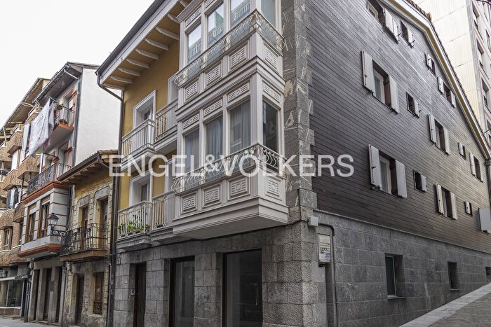 Casas en venta y pisos alquiler - 1