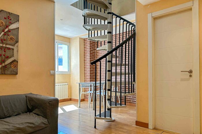 Casas en venta y pisos alquiler - 1