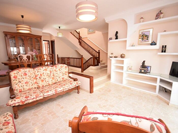Casa en venta en Ofra Costa Sur, Vistabella Villa Benitez Ballester de 4 habitaciones