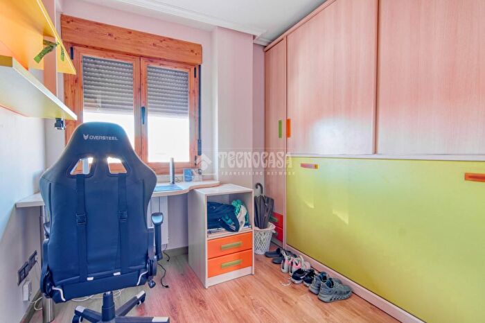 Casas en venta y pisos alquiler - 3